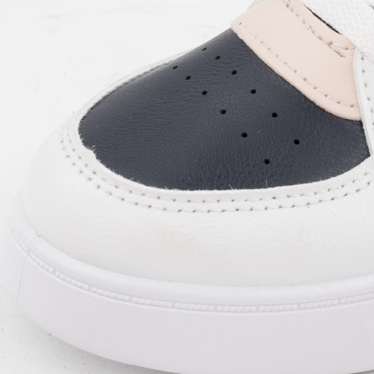 Women's Flat Sneakers